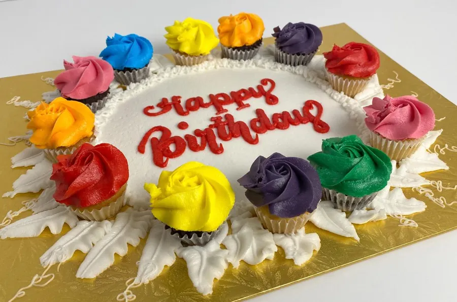 12 Mini cupcakes on Board