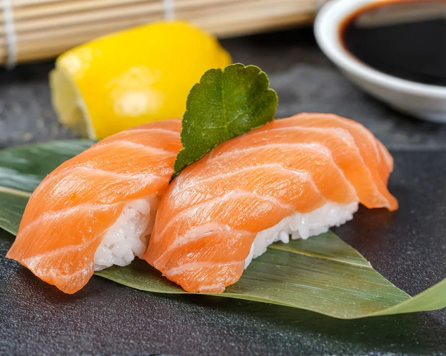 SALMON NIGIRI