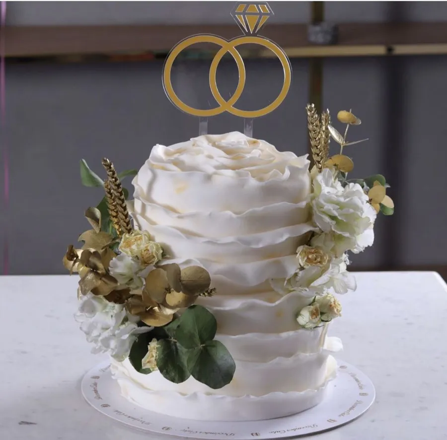 White cake flower with ring
