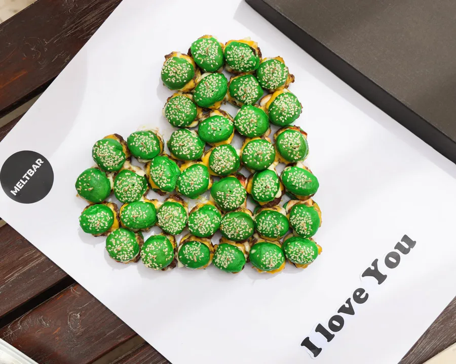 Mini Burgers Heart Shape Box 36 pcs