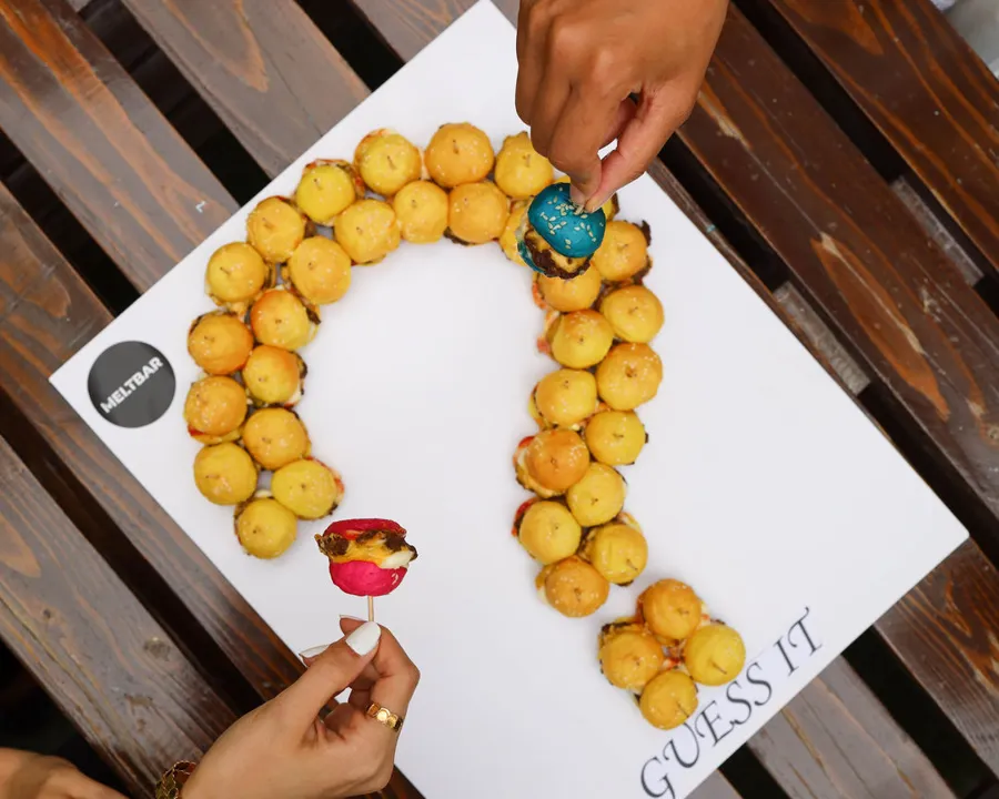 Mini Burgers Question Mark Shape Box 36 pcs