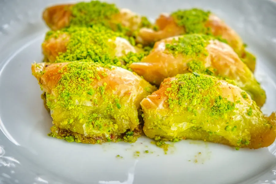 Shobet with Pistachio and Cream