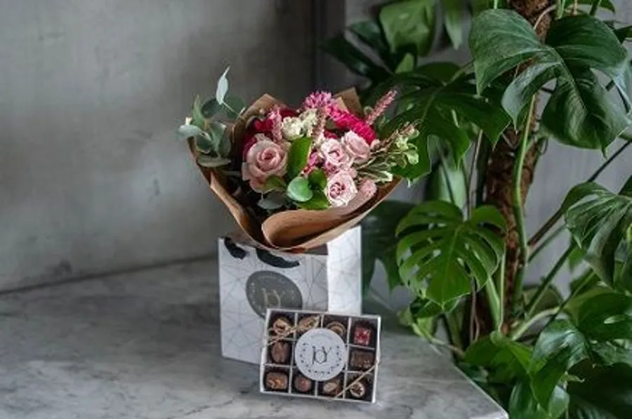 JUNE TRANSPARENT BOX