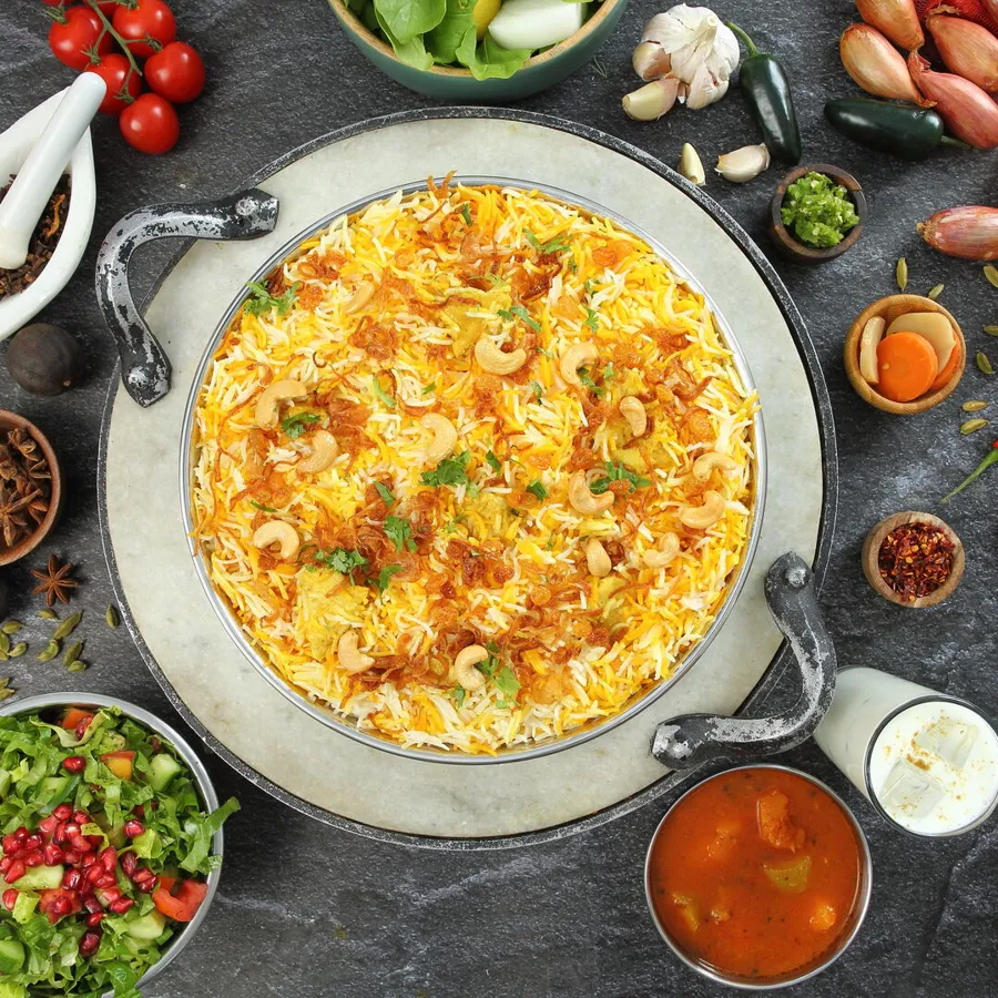 Dar Jasem Royal Chicken Beryani meal