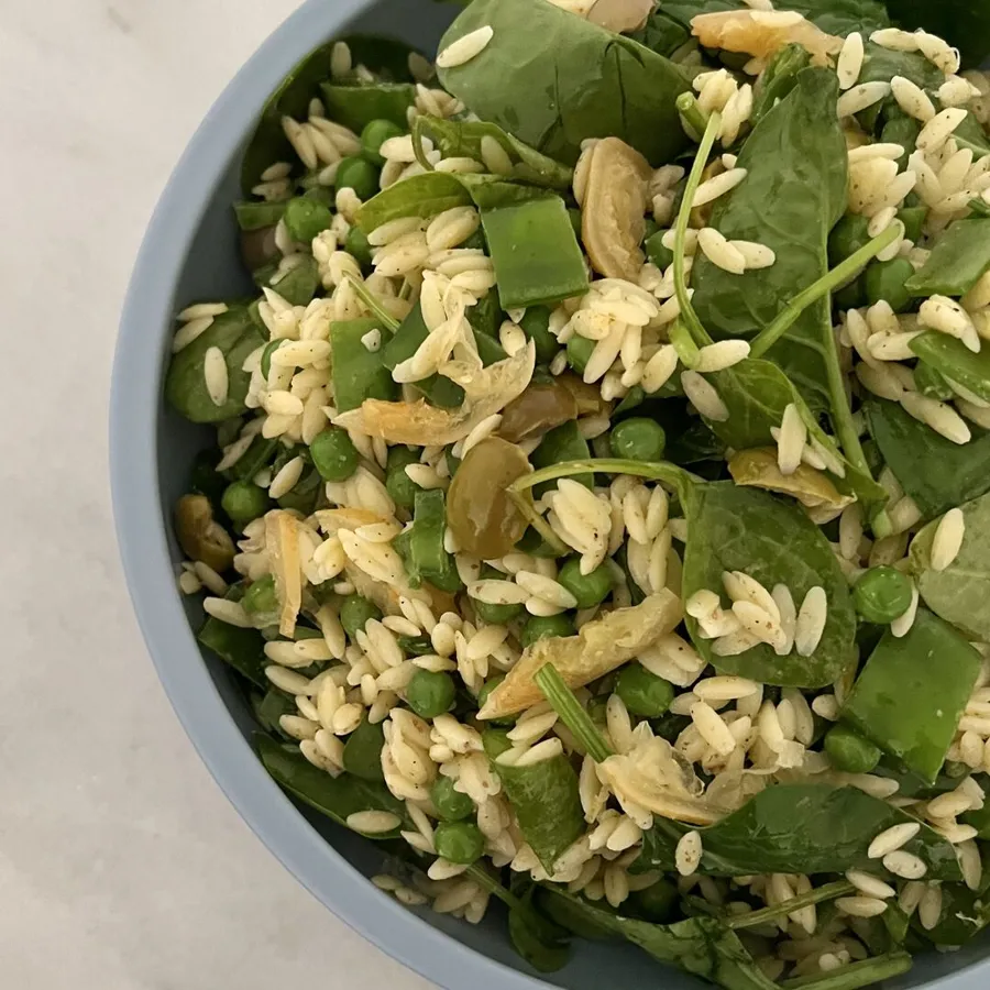 preserved lemon orzo salad with spinach, peas and green olives