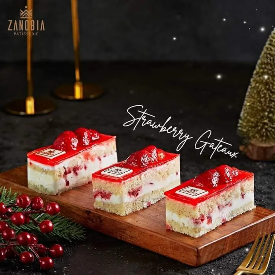 Strawberry cake.