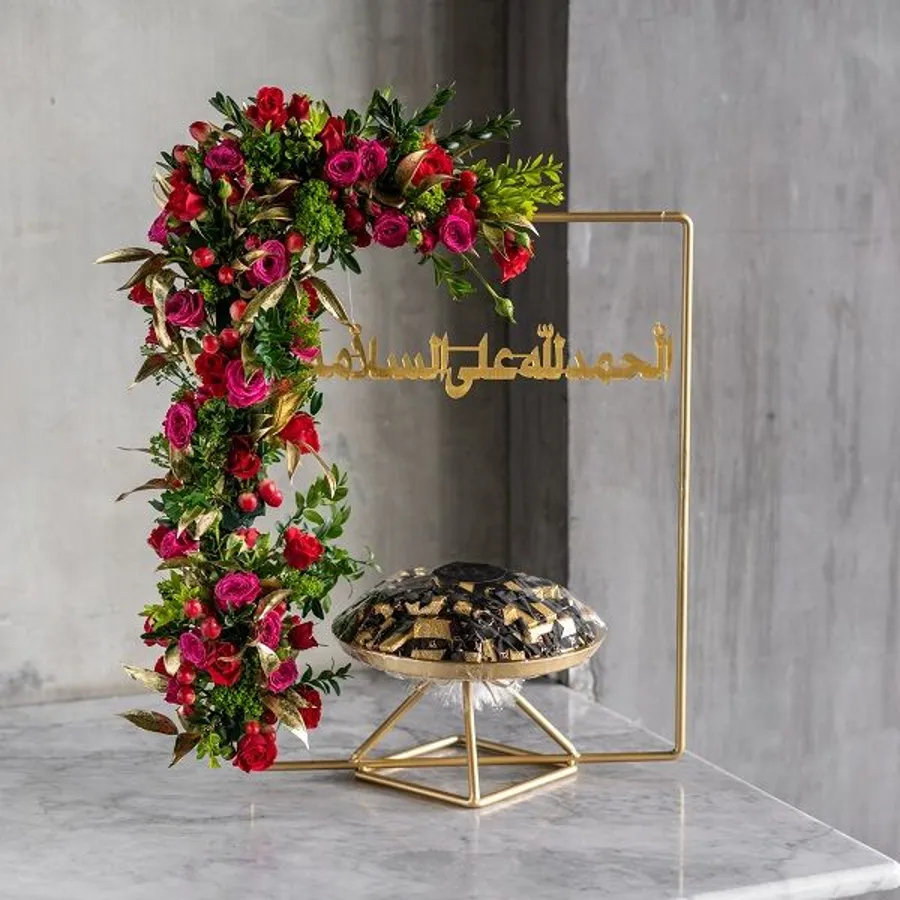 Gold Stand Fuchsia Red Flowers - Gold Wrapper
