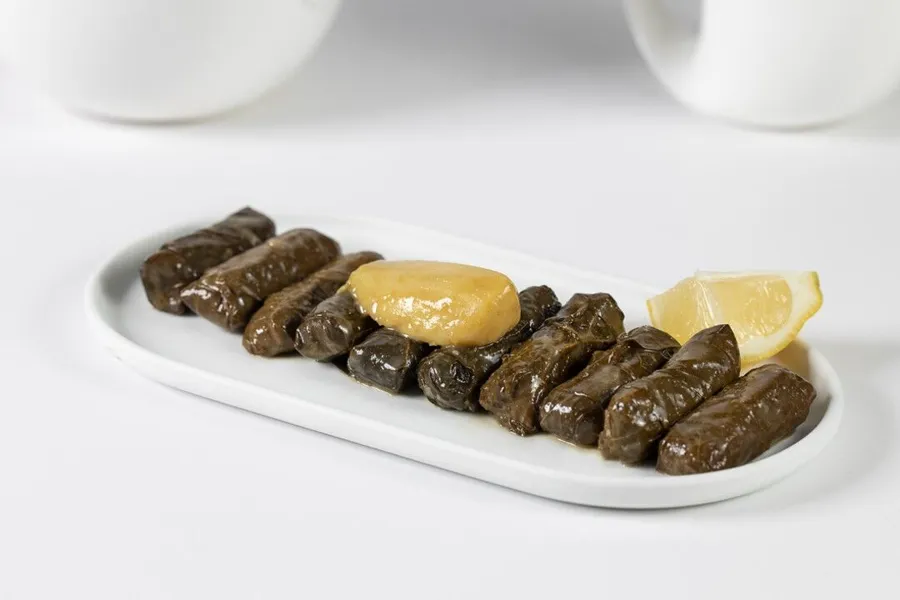 ورق عنب ٦٠ قطعة (حامض بزيت الزيتون وخضار طازجه وبهار عضوي)