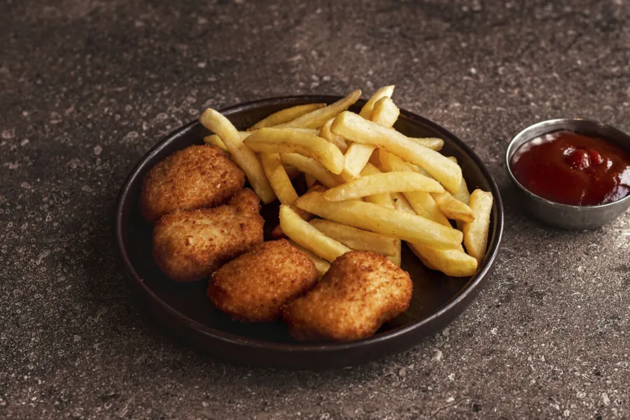 Crispy Chicken Nuggets With Chips