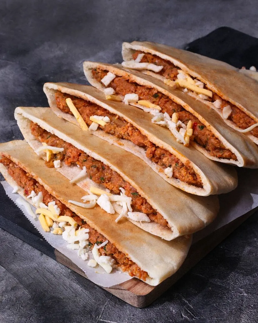 Arrayes with Bread and Cheese