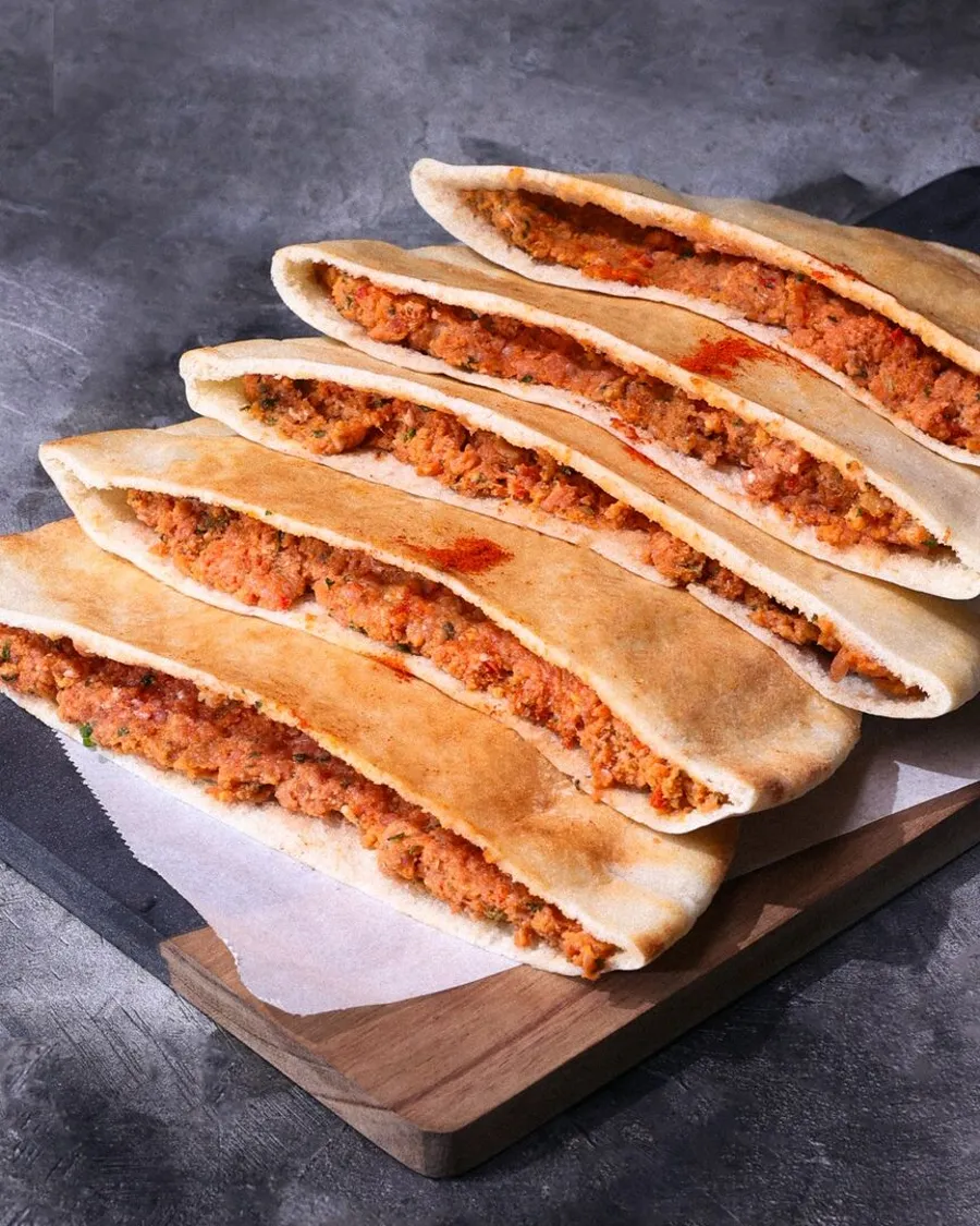 Arrayes With Bread