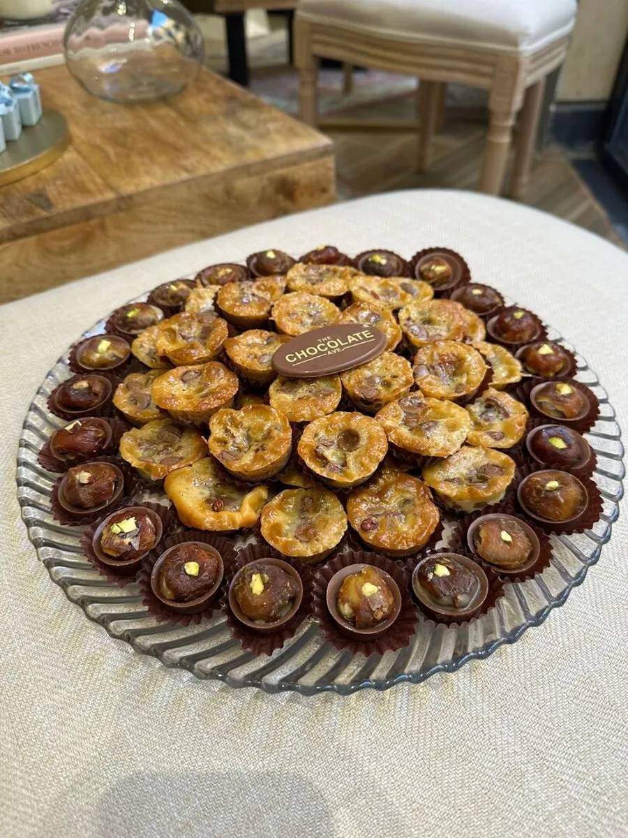 Round tray half half