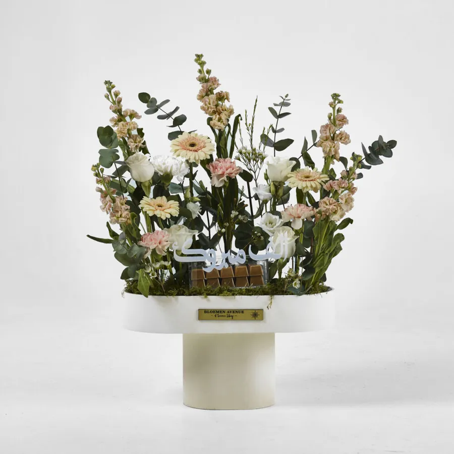 Wooden tray 60 cm high, width 40 with a combination of mix flowers and 40 pieces of joclate N 29
