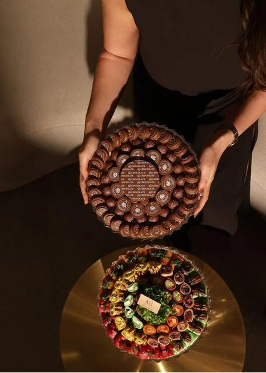 Crystal chocolate stand (E1) with tortilla mix (E1)