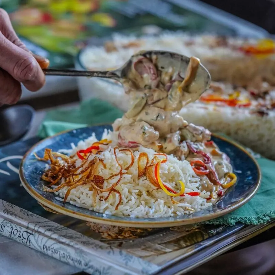 creamy chicken with colored capsicum