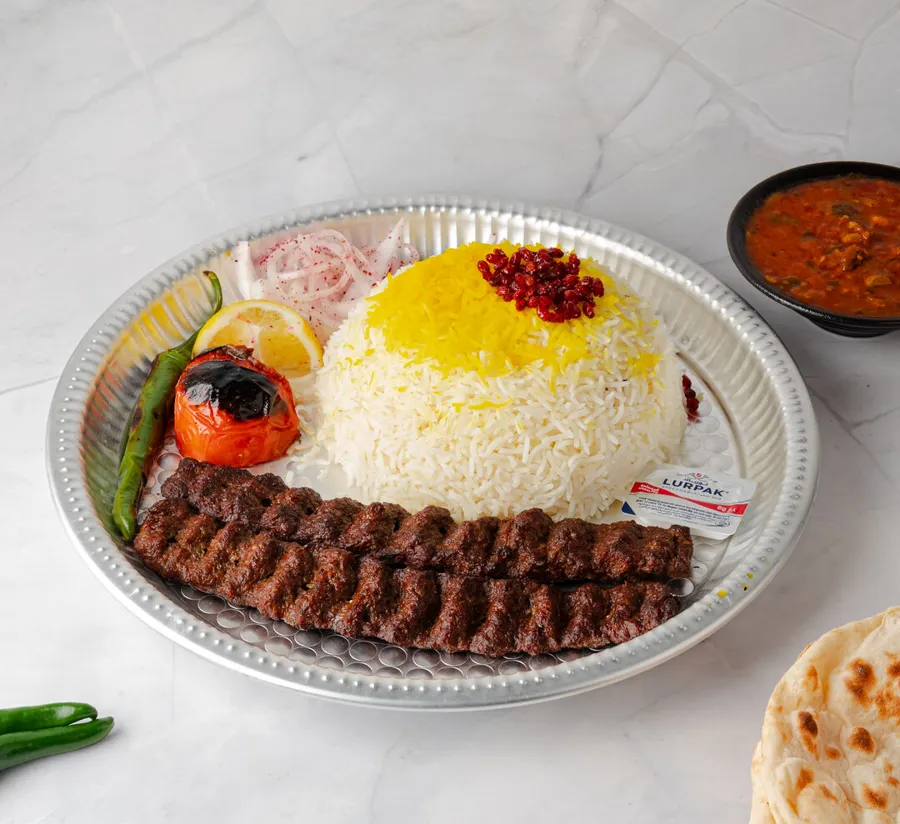 كباب كوبيده مع عيش زعفران