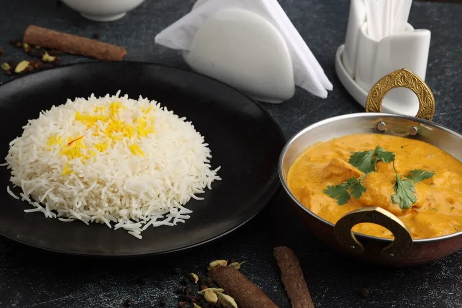 chicken curry with whait rice