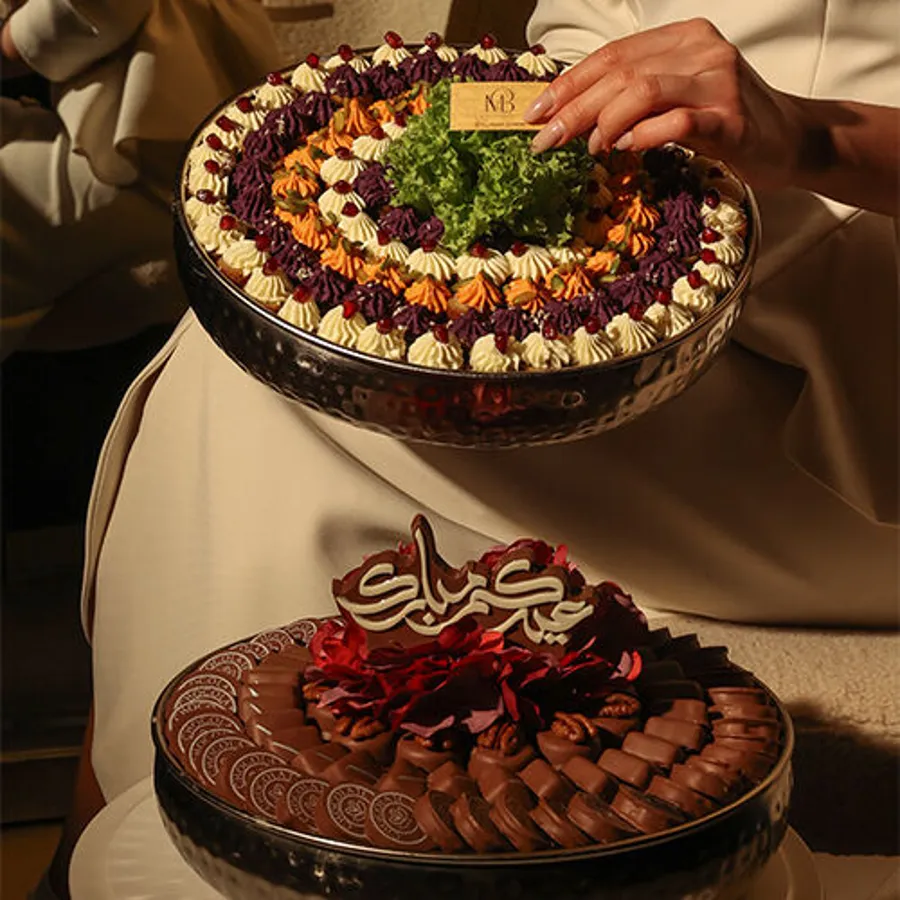 Chocolate tray display with mixed silver kibbeh eid (S)Available in gold color
