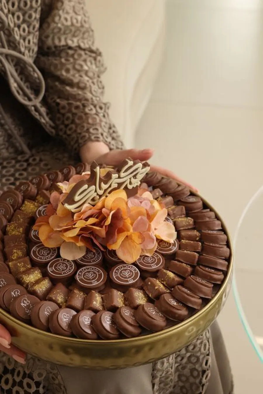 Chocolate tray, gold color, rose design, Eid