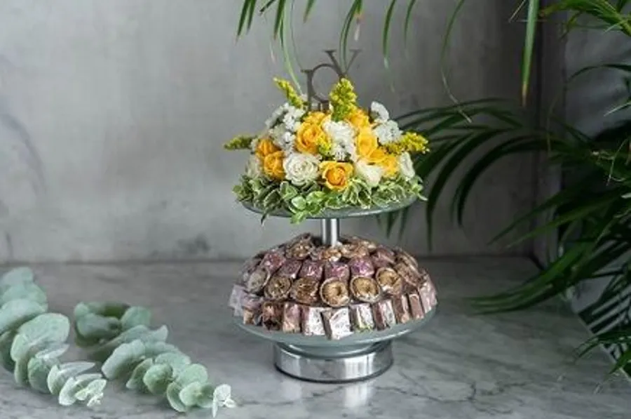 2 LAYER STAND WITH FLOWER