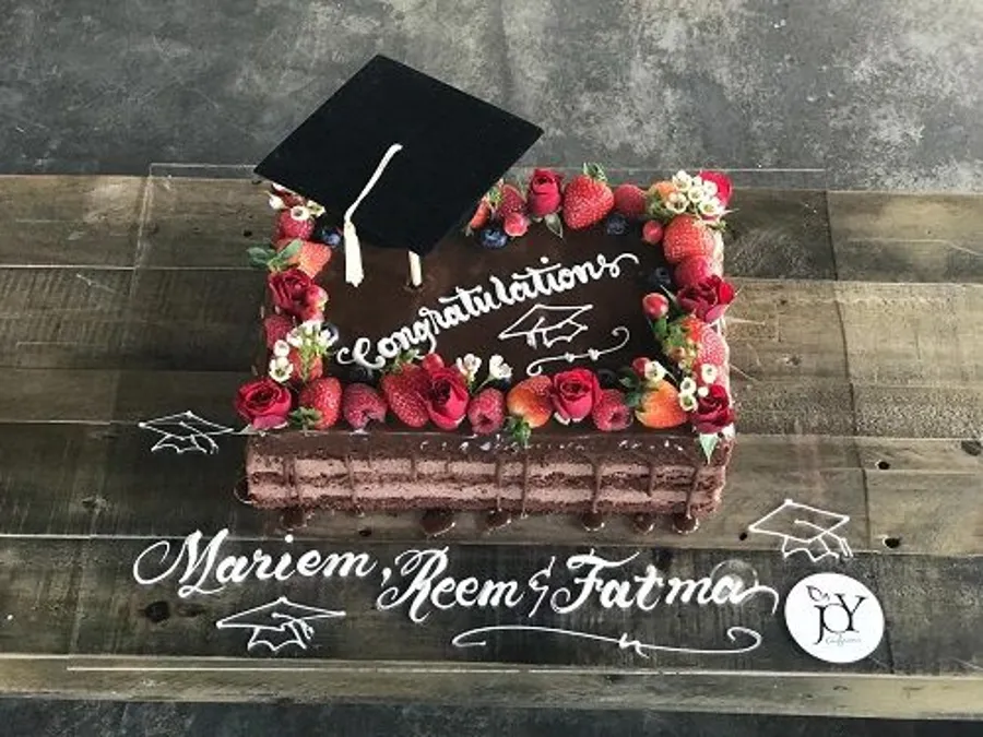 GRADUATION BALLOONS CAKE