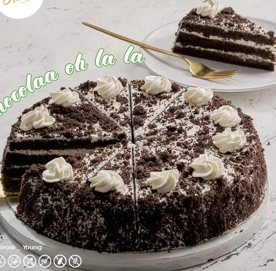 Keto Oreo Cake