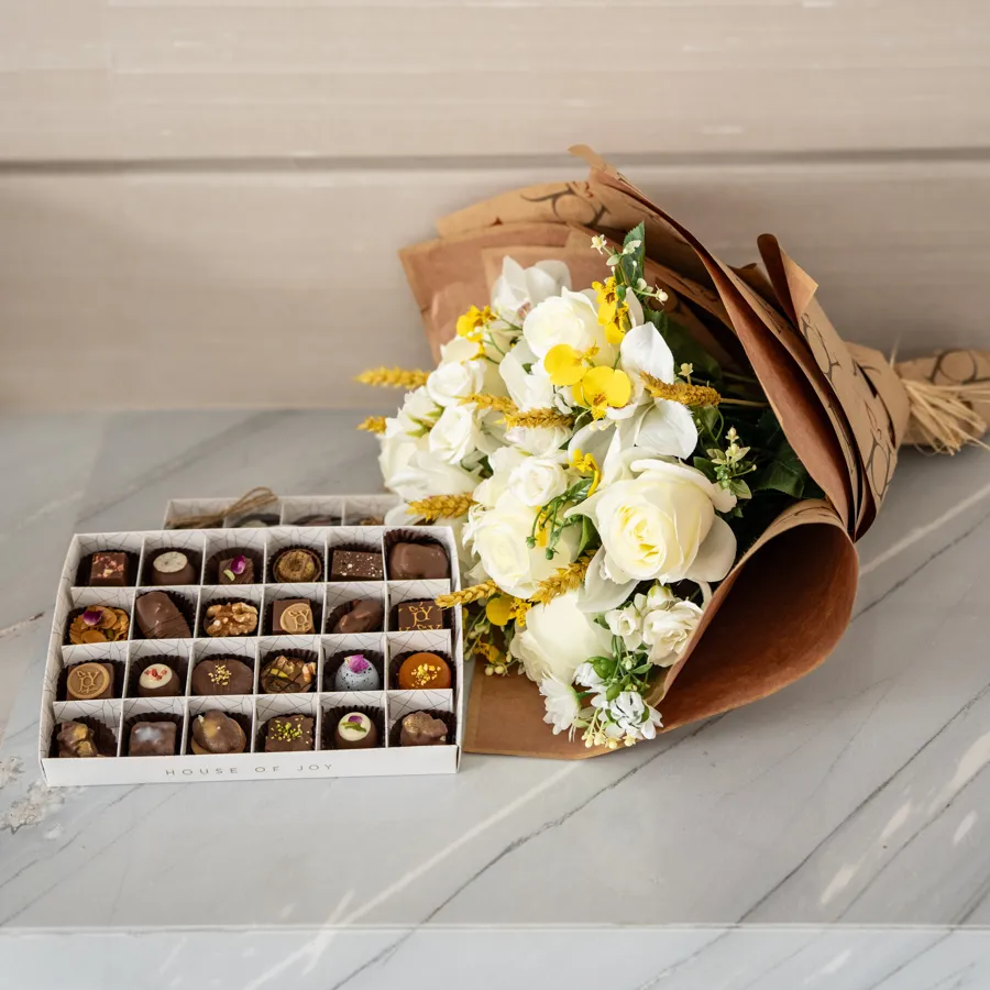Transparent Box - Artificial White with Yellow