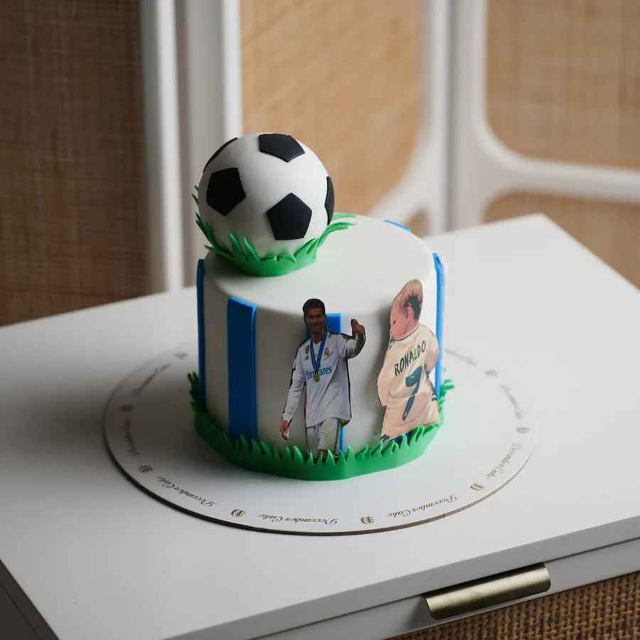 Photo cake football 8inch mix chocolate vanilla