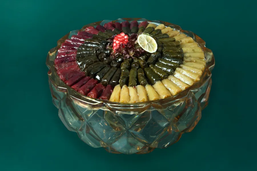 Tray vine leaves & cabbage