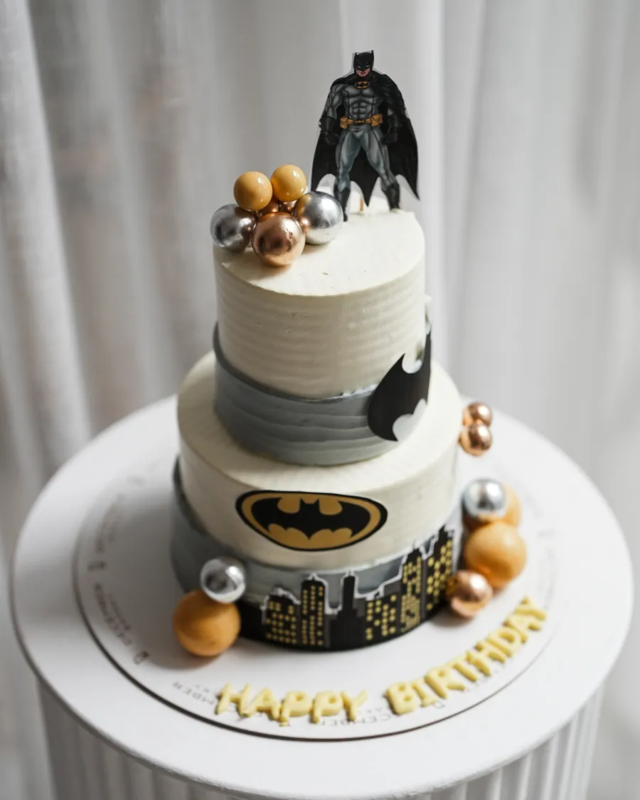 Double cake Batman mix chocolate vanilla
