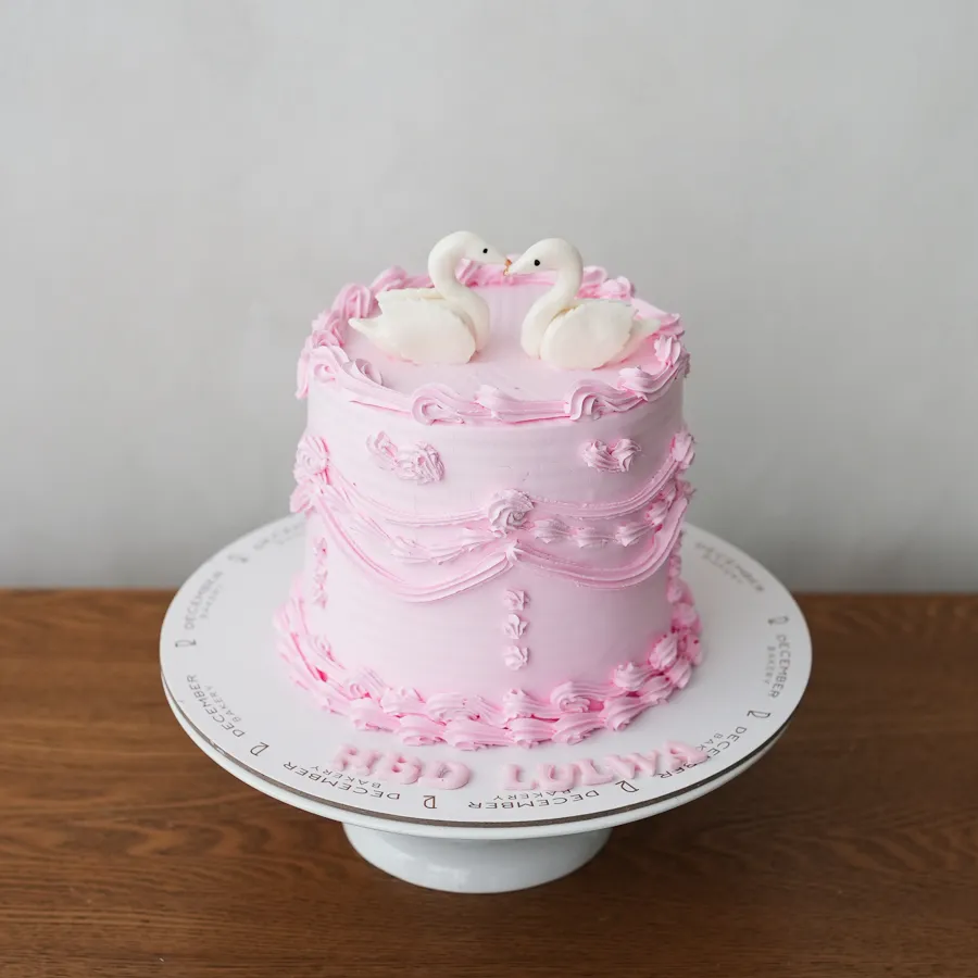 Swan pink cream cake 🦢