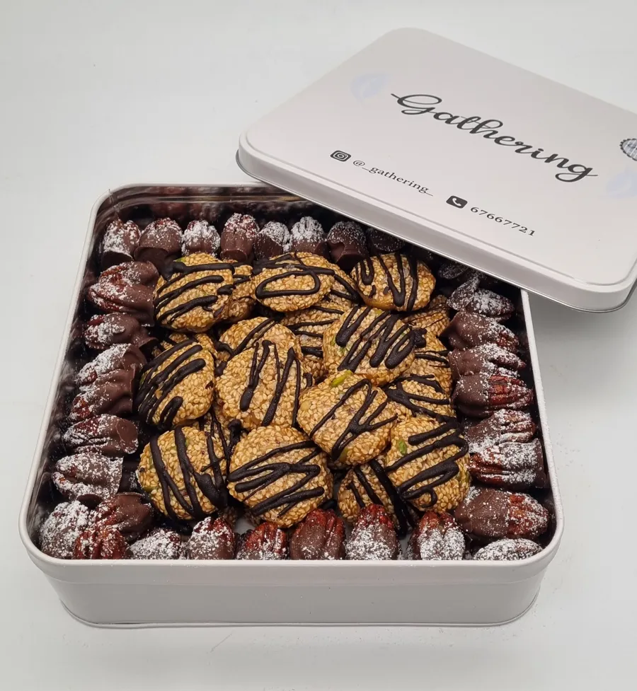 Sweet sesame and pecan mix