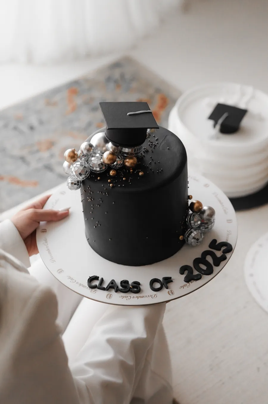 Black graduates cake 6inch mix chocolate vanilla