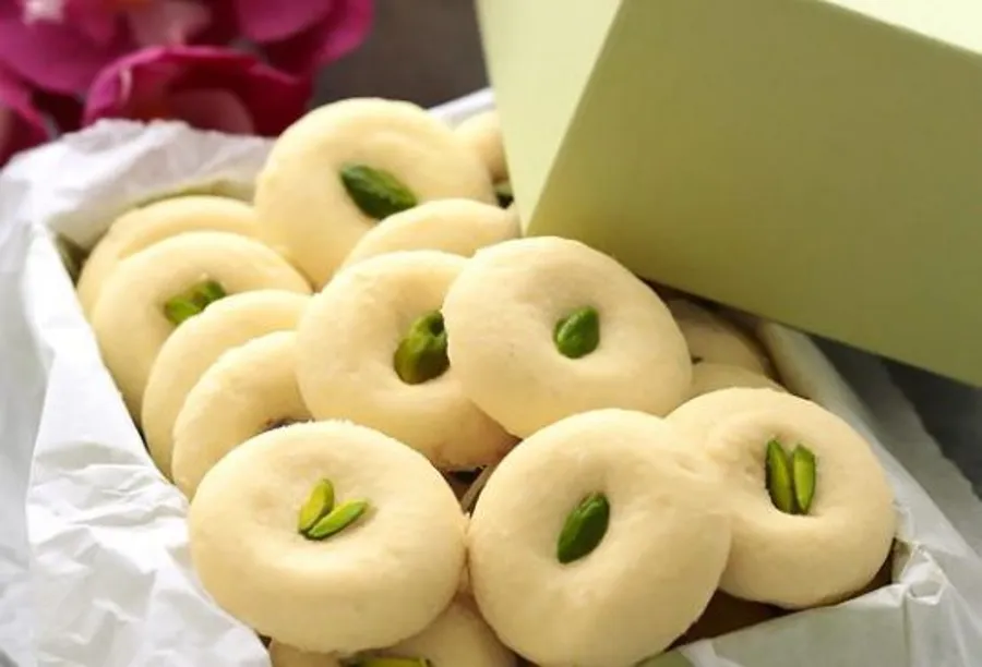 Ghoriba With Pistachio