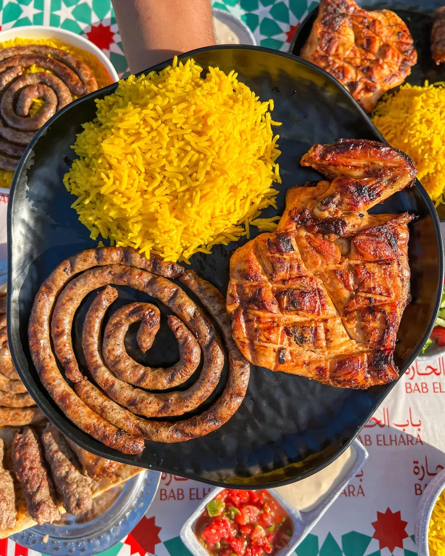 ربع دجاجة فحم و سجق