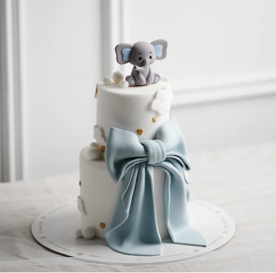 Double Blue Elephant cake w/Blue Ribbon mix chocolate vanilla 6inch