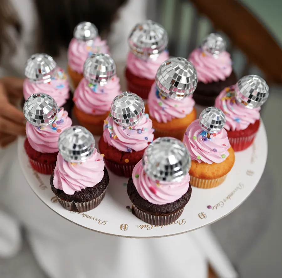 Pink cup cake Disco 12pic mix chocolate vanilla red velvet