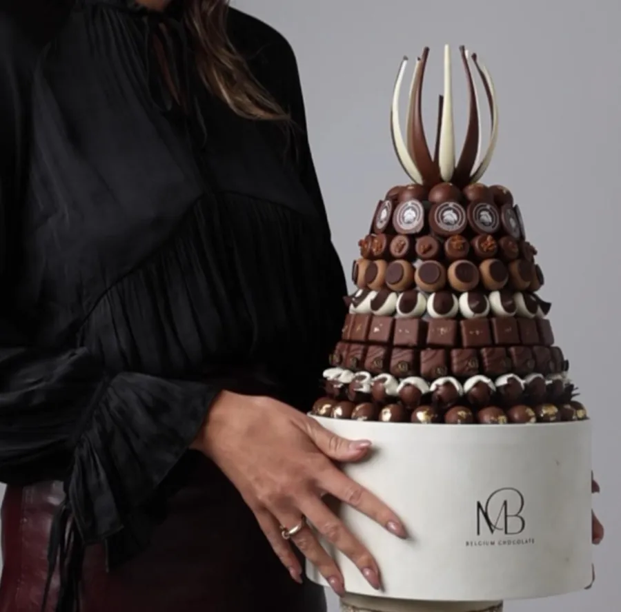 Cocoa pyramid w