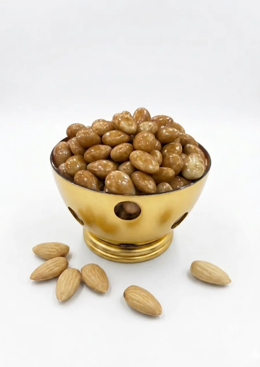Coated almond dragee