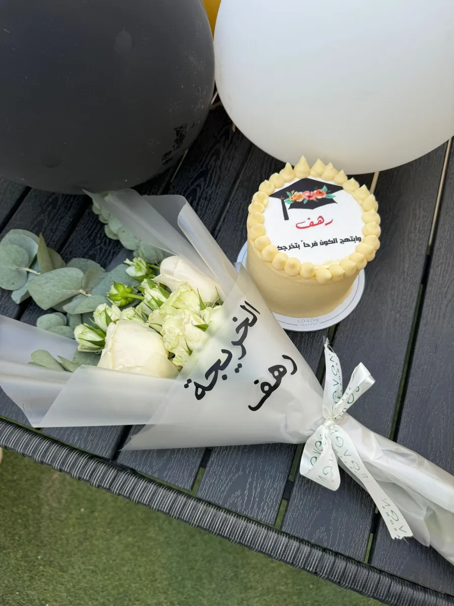 Mini cake & flower Bouquet