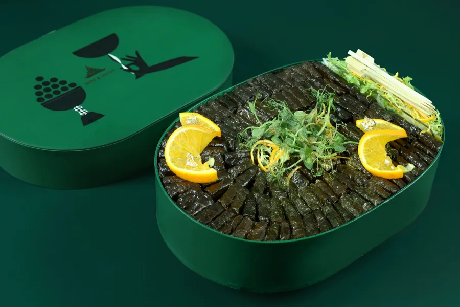 Mandarine vine leaves