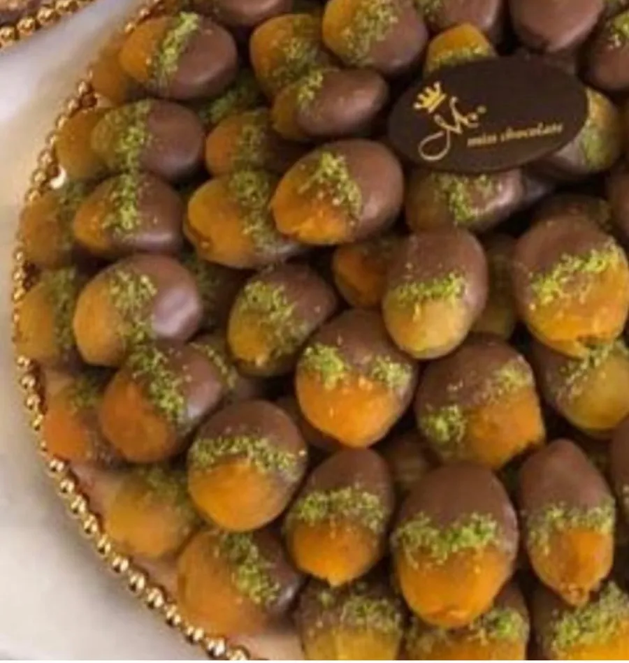 مشمش مجفف بالمكسرات مغطس بالشوكلت