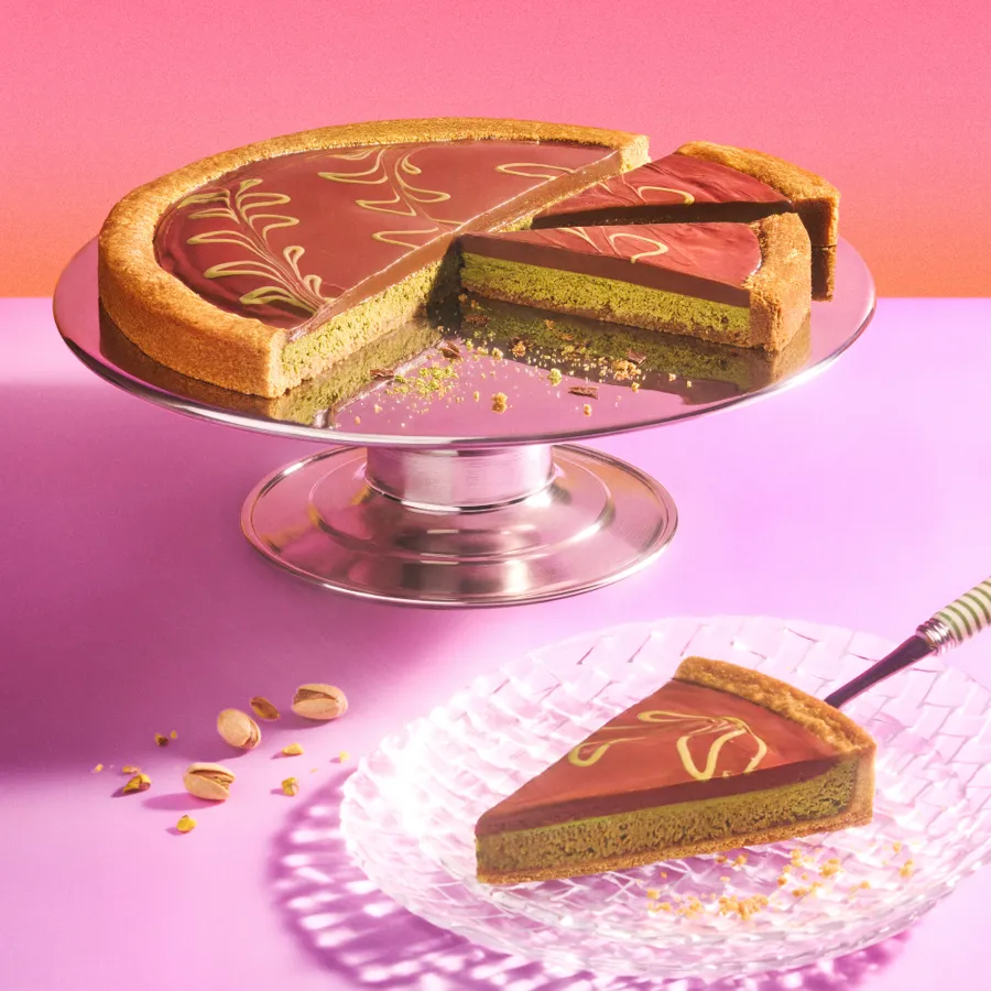 Nutella Pistachio Kunafa Giant Cookie