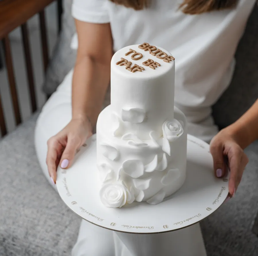 Small Double White Cake Bride to be 6inch mix chocolate vanilla