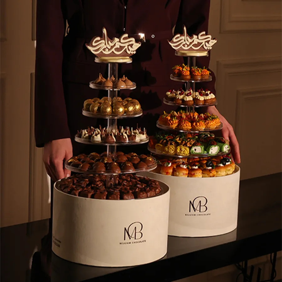 Chocolate tower with mixed nuts WHITE (E)