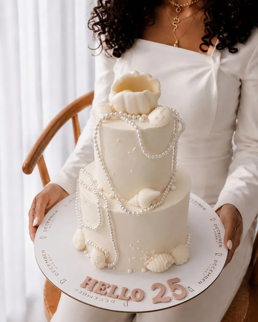 Beige seashell cake, two layers, 6 inches