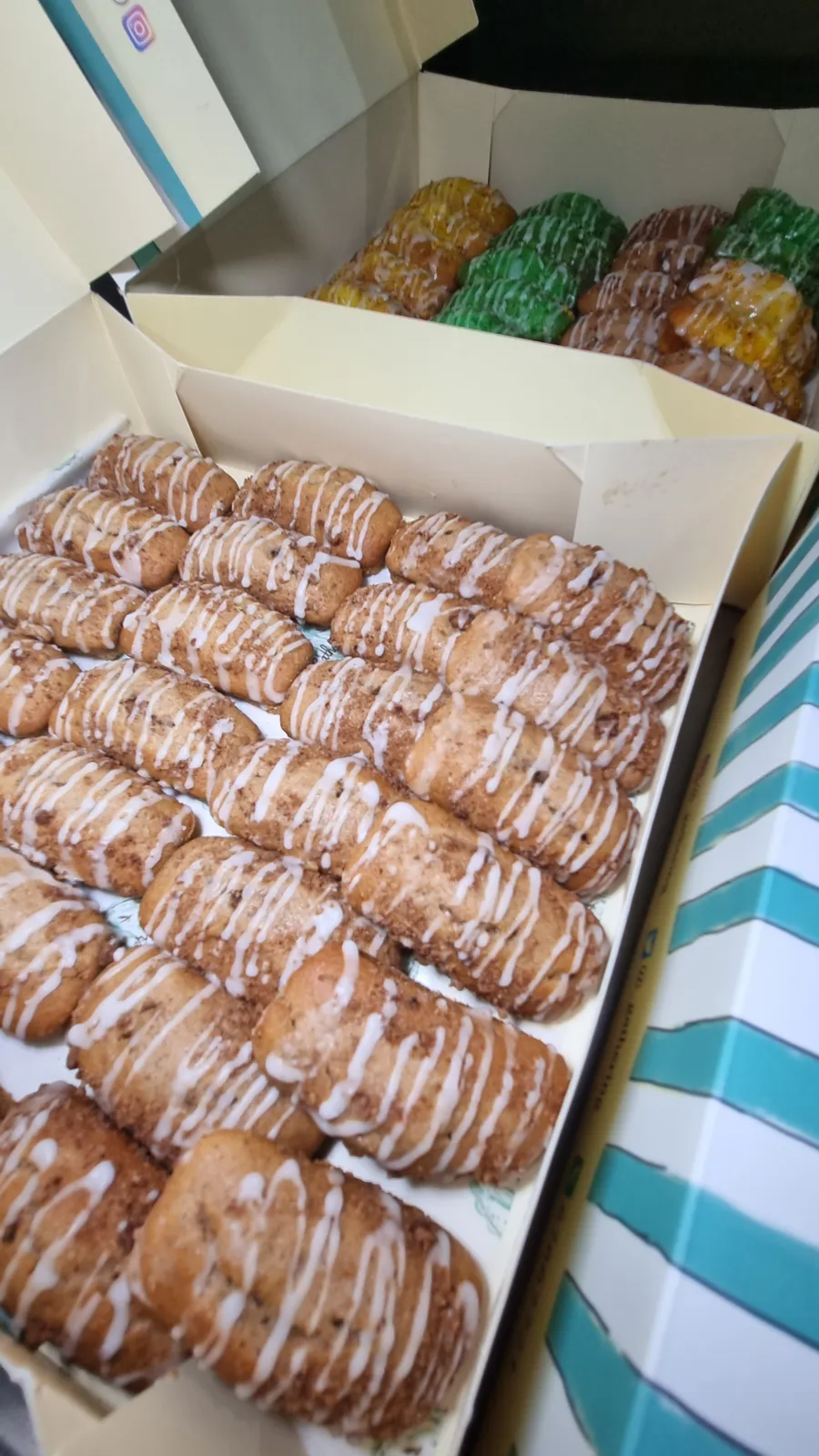 Family cinnamon coffee cake saving box