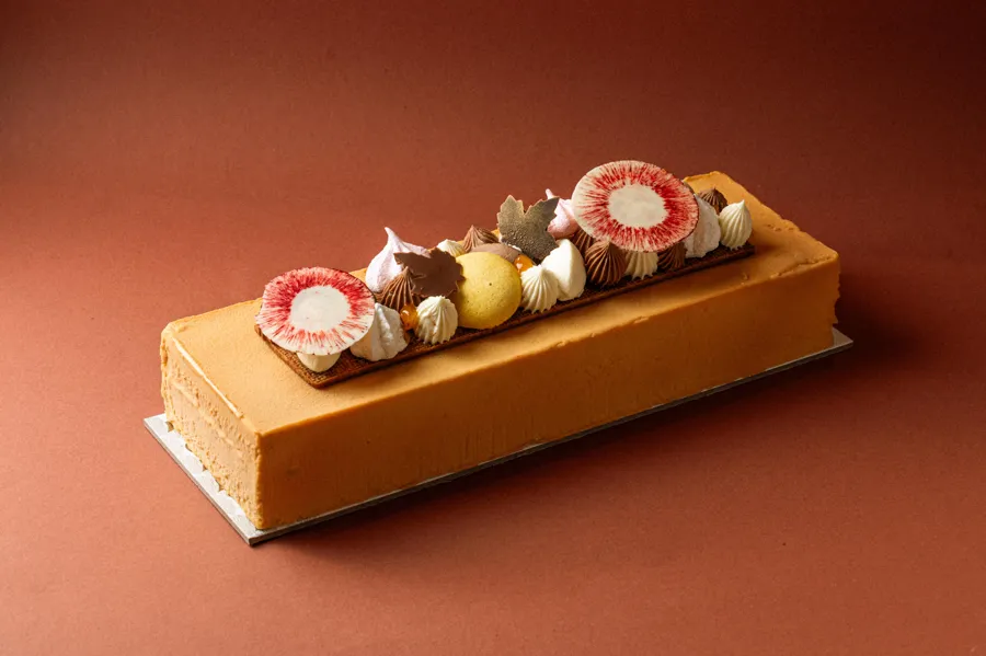 Vanilla and caramel cake