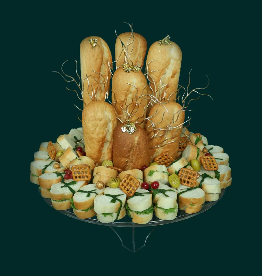 Pyramid baguette sandwich
