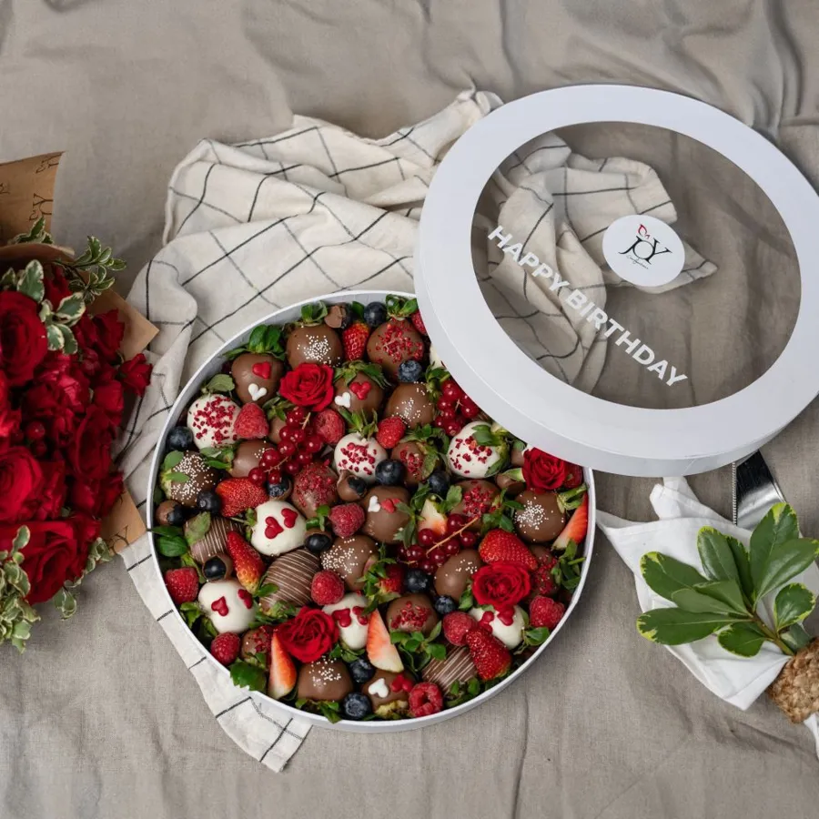 STRAWBERRIES ROUND BOX
